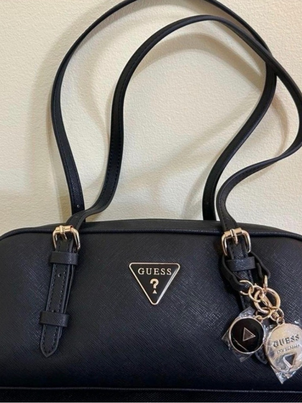 Y2K Vintage Guess Black Saffiano Shoulder Bag - 2000s Pop Aesthetic